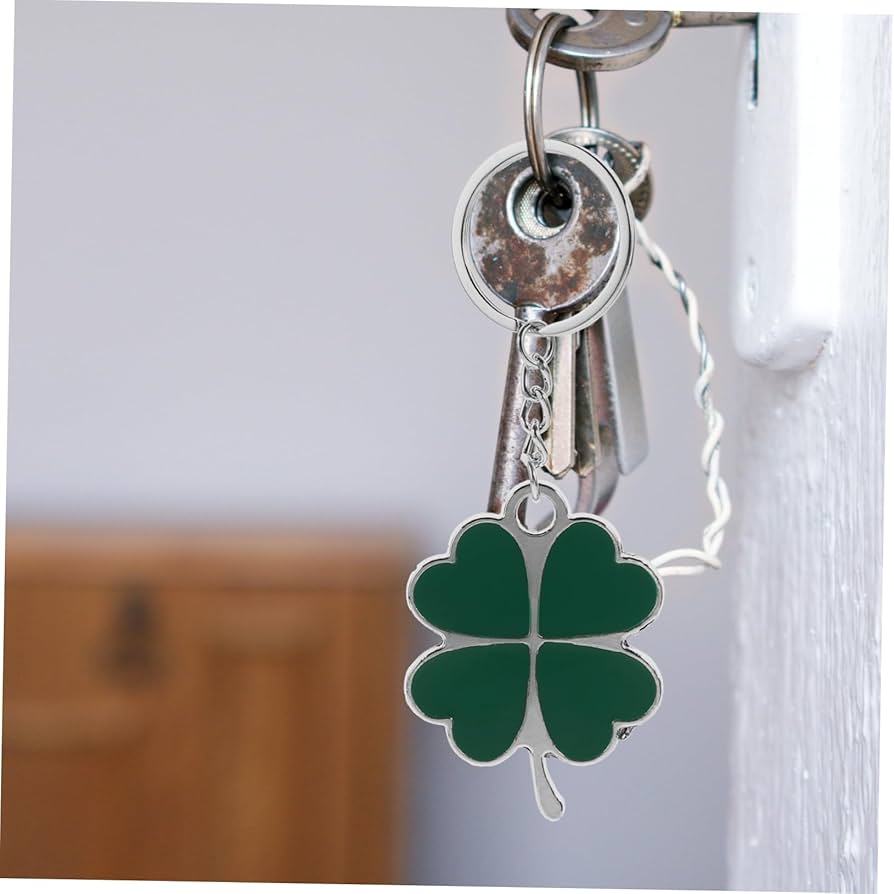 Amazon｜NOLITOY 四つ葉のクローバー キーホルダー 幸運の